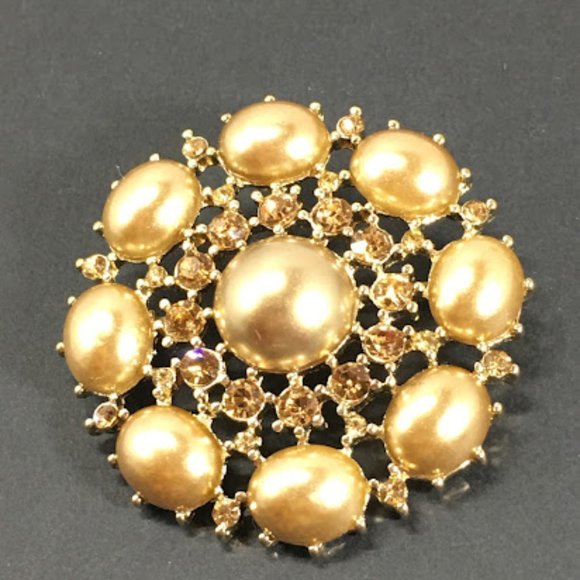 MONET Gold Tone Faux Pearl and Rhinestone Large Round Brooch - Picture 3 of 5